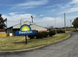 Days Inn & Suites by Wyndham Caseyville