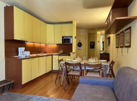 Appartement skis aux pieds, 6 pers avec parking, Montgenèvre - FR-1-330D-7, hotel v destinácii Montgenèvre