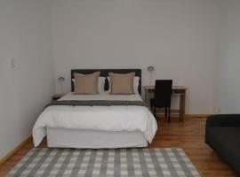 8 Kiaat Suites, hotel sa Klerksdorp