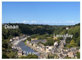 Les libellules, maison de ville, classé 4 étoiles avec baignoire spa à Dinan Lanvallay, khách sạn ở Lanvallay