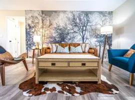 NEW Fully stocked luxury home close to I65 and I72