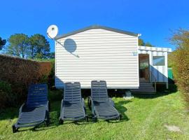 Mobil home Luxueux - 40 m2 terrasse couverte - La Palmyre Les Mathes - Les Charmettes 166 -4 étoiles，位于莱马特的酒店