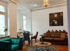 Exklusive Ferienwohnung Agnes in zentraler Bestlage von Zeitz! Vollausgestattet, freie Parkplätze, Magenta-TV, Highspeed WLAN, Fahrstuhl