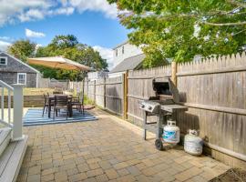 Less Than 1 Mi to Beaches Classic Cape Cod Cottage, hotel v destinaci Dennis Port