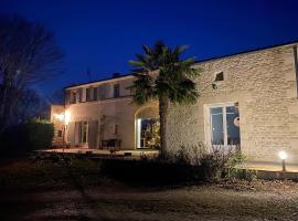 Le Logis de La Brumanderie - Saintes, homestay in Fontcouverte