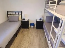 QUICK STOP-GATWICK STAY, Triple room