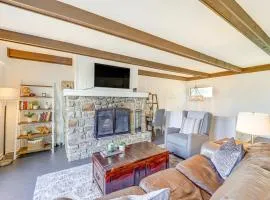 1 Mi to Skiing Cozy Townhome in Beech Mountain!