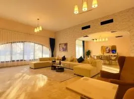 Luxury 5BR Manor - Al Danah Family Villa
