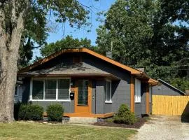 Butler & Broad Ripple Hot Tub, Pet Friendly, Fireplace