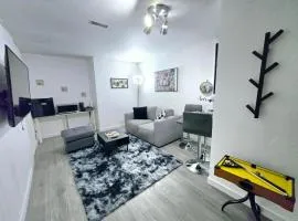 Private Cozy 1Br Basement Suite Perfect for Couple! With Date Bar for 2! Self Check-in, Private Parking