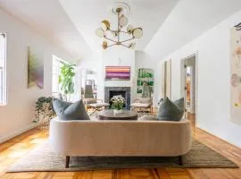 Ivy Grace - 4 Br, Stylish, Pet-friendly Retreat