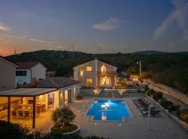 Villa Vilani Spa & Pool - Happy Rentals