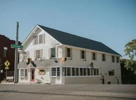Hampton Bays Hotel On Main