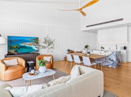 Luxurious Ocean View Penthouse, hotel di Sunshine Beach