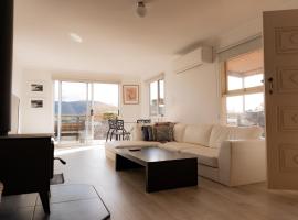 Cedar House ~ Family Fun!, Hotel in Bicheno