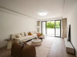 Eastern Hub - Zhongshan Park Branch Kaixin Haoyuan Subway 100 meters away bustling commercial area