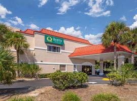 Quality Inn & Suites St Augustine Beach Area, hotel u gradu Sent Ogustin Bič