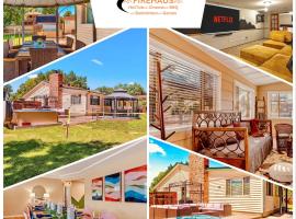 ᨒFIREHAUSᨒHotTubᨒCinemaᨒBBQᨒBadmintonᨒGames, hotel a Arvada