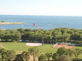 City View Towers - Steps to CN Tower - Pool & Hot tub - Free Parking