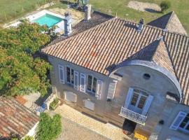 Nice Home In Saint-Christoly-De-Blaye, hotel v destinaci Saint-Christoly-de-Blaye