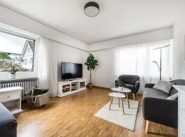 SOHO 8 !Lake-Mountain View & Free Parking!