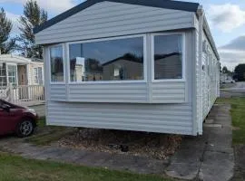 Modern 8 Berth Caravan At Southview Holiday Park, Skegness Ref 33052Tc