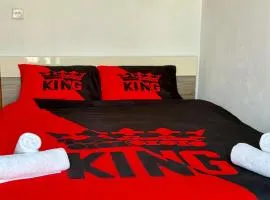 KING Double Bedroom with Private bathroom with Shared Apartment next to bus stop! Best for tourists!