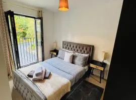 13 Luxury Solihull Townhouse Sleeps 10 NEC BHX