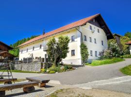 Urlaub auf dem Haberlhof, hotel v destinaci Lohberg