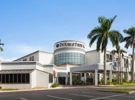 Doubletree by Hilton Fort Myers at Bell Tower Shops、フォートマイヤーズにあるサウスウエスト・フロリダ国際空港 - RSWの周辺ホテル