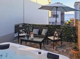 Beautiful Apartment In Podstrana