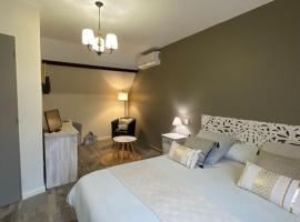 LA MAISON DE TRIBOULET Chambres et table d'hôtes -Amboise-, Hotel in Pocé-sur-Cisse