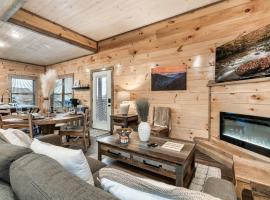 Near Dollywood With Hot Tub, Game Room Home Theater, hotel a Sevierville