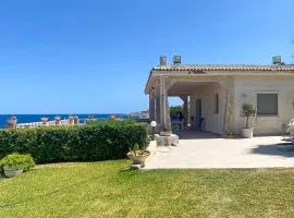 6 Bedroom Awesome Home In Brucoli