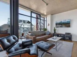 The W, Modernized 2 bedroom Downtown Highrise