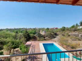 Hermosa casa con pileta en estancia vieja carlos paz, hotel in Estancia Vieja
