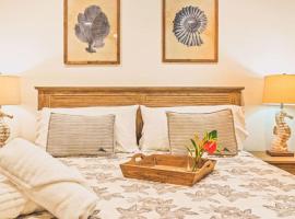 Full Remodeled 1br condo with Air conditioner, hotel u gradu Koloa