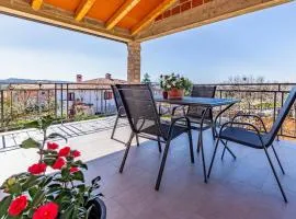2 Bedroom Cozy Apartment In Labin