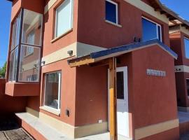 Moderno Duplex 1 - Complejo Las Cerezas, hotel i Esquel
