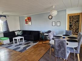 Villa med egen parkering. Möjlighet att boka från 1 och upp till 5 personer., hotel v destinaci Örebro