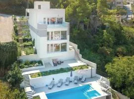 4 Bedroom Amazing Home In Podstrana