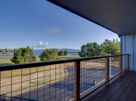 Beautiful Water Views: Coastal Oregon Townhome!
