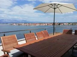 6 Bedroom Cozy Apartment In Nin