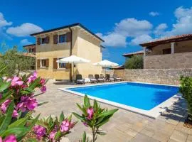 4 Bedroom Beautiful Home In Turcic