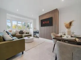 New Stunning Modern 2 Bedroom Apartment in Mill Hill next to Train Station!