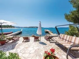 2 Bedroom Stunning Home In Brodarica