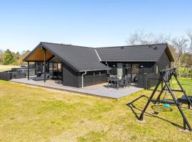 Awesome Home In Henne With Kitchen, hotel in Henne Strand