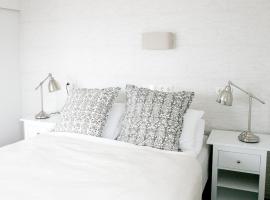 Cave apartment โรงแรมในÞórshöfn