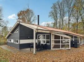 Beautiful Home In Glesborg With Wifi