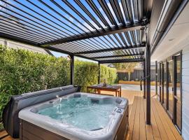 Aqua Vista Seaside Retreat, hotel in Papamoa